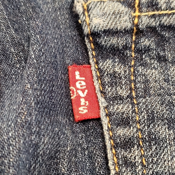 Levis 501's in a dark wash. 32W - Picture 8 of 11